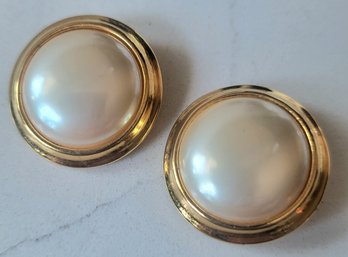 VINTAGE SIGNED 'LIZ CLAIBORNE' GOLDTONE CLIP ON EARRINGS