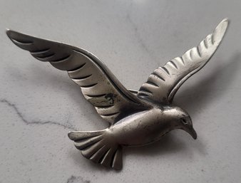 VINTAGE STERLING SILVER SIGNED 'BEAU' FLYING SEAGULL BROOCH