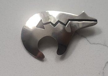 VINTAGE STERLING SILVER SIGNED'D. LASILOO' SPIRIT BEAR WITH A ZIG ZAG HEART LINE BROOCH