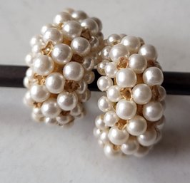 VINTAGE GOLDTONE PEARL CLIP ON EARRINGS