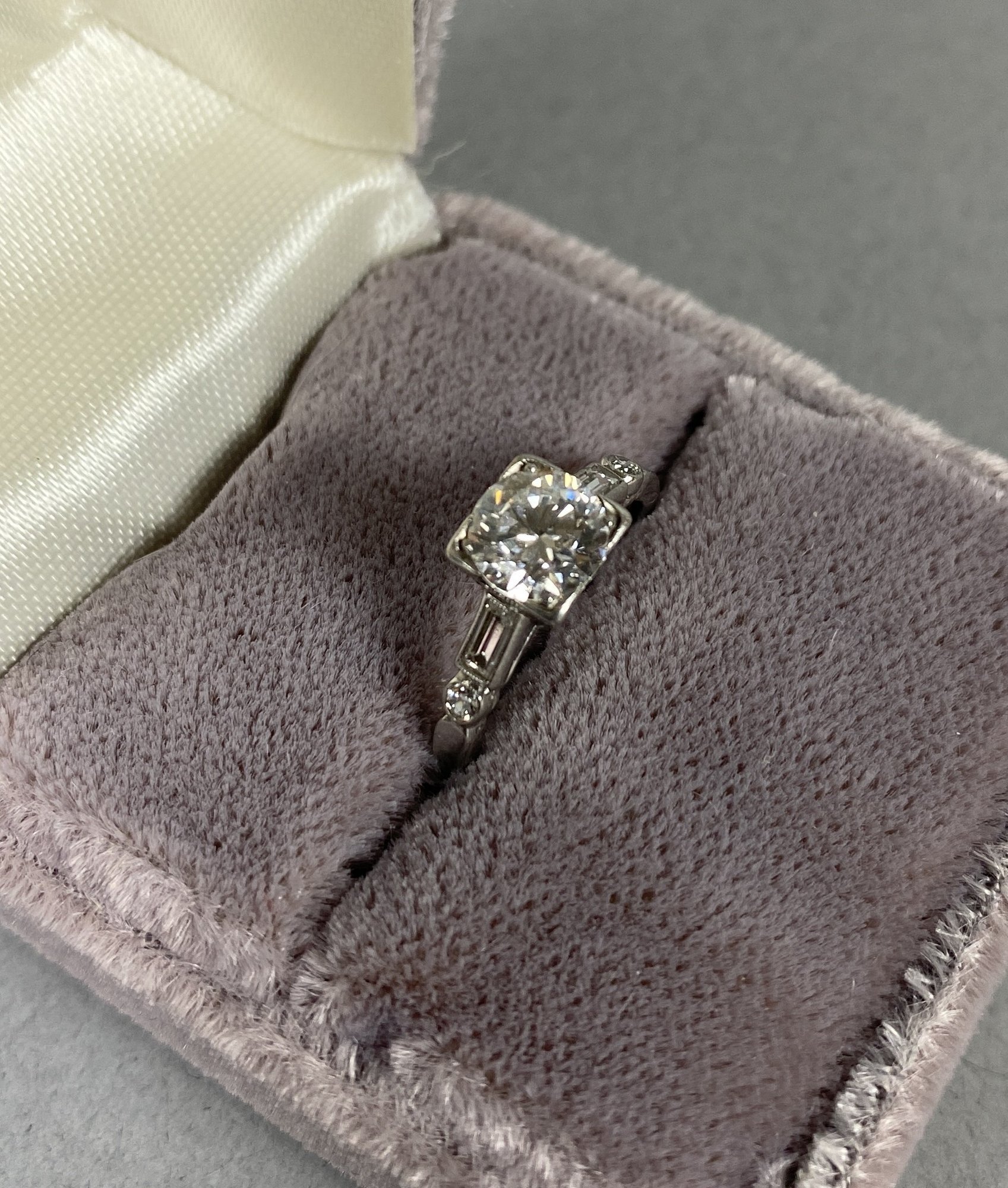 16492 Gorgeous Platinum Lady's Ring With Five Diamonds #16492 | Auctionninja.com