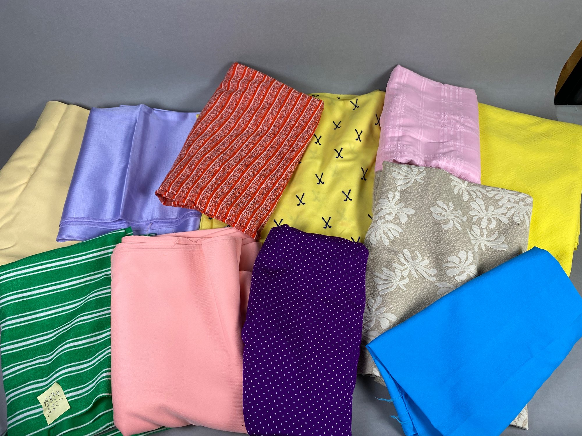 Vibrant Retro Pieces Of Fabric In Various Patterns And Designs ...