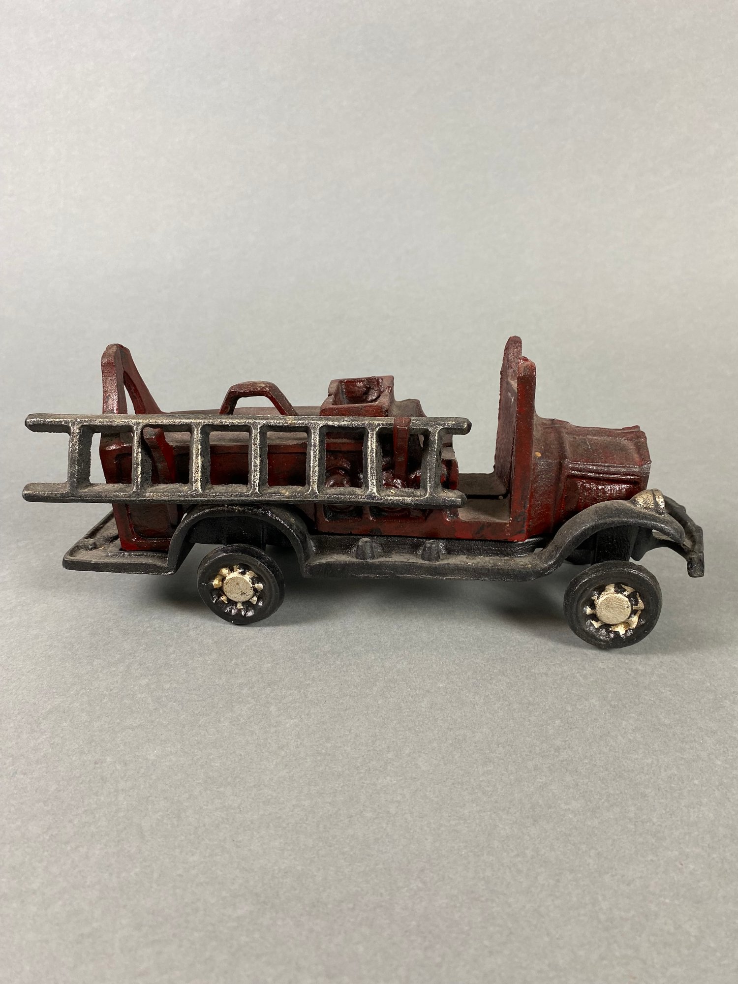 Cast Iron Fire Truck Toy With Removable Ladder Metal Wheels 10" 1586