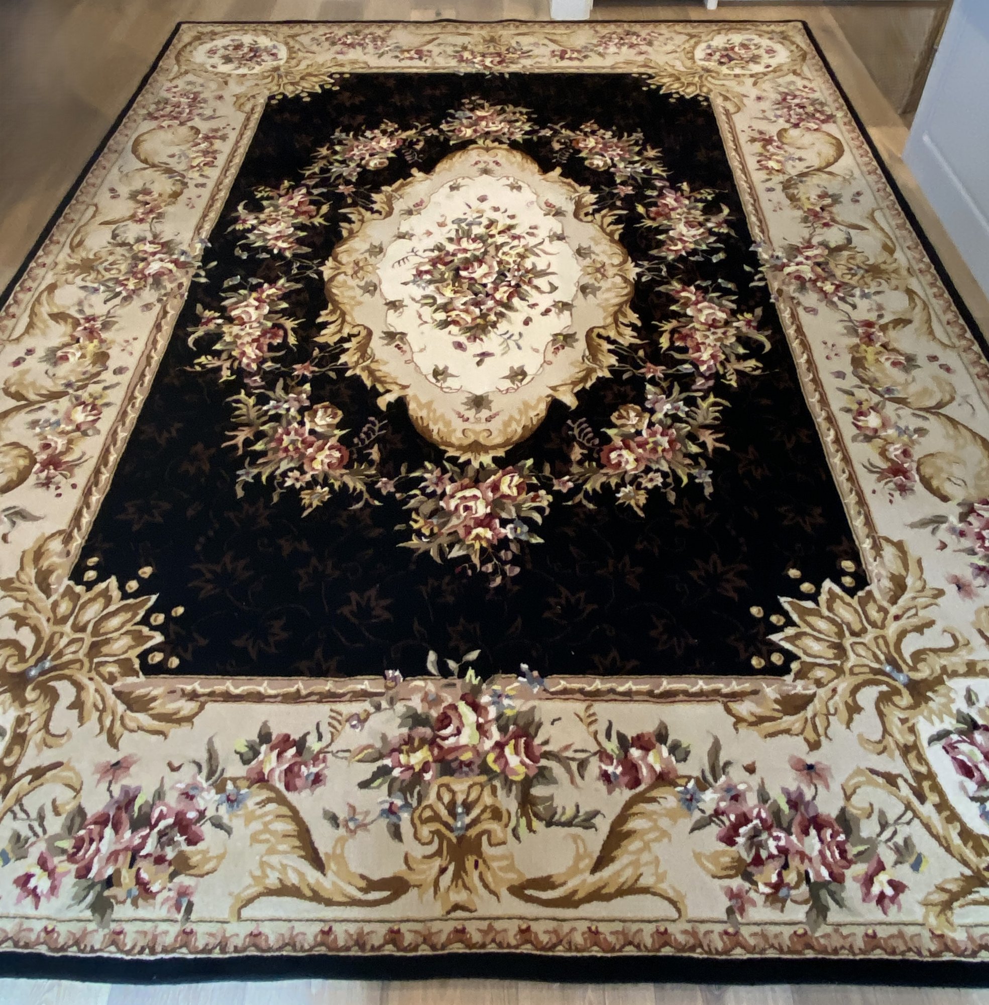Large High Quality Wool & Silk Area Rug With Rich Colors & Floral ...