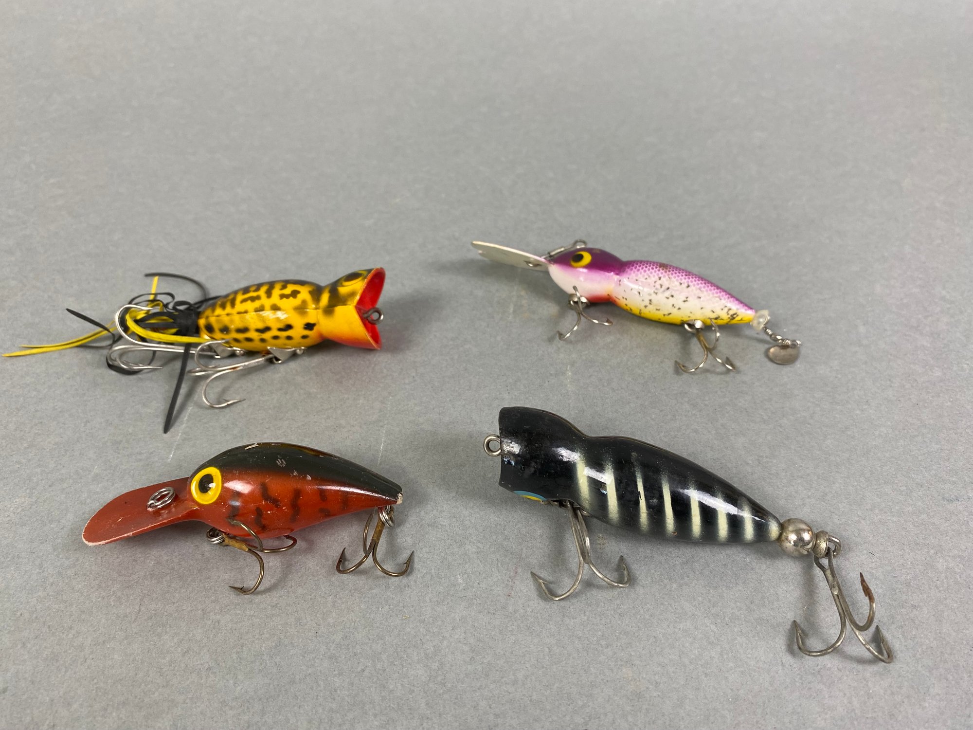 Set Of 4 Fishing Lures, Some Vintage, Plugs, Crankbaits, Poppers, Hula  Popper #1519 | Auctionninja.com