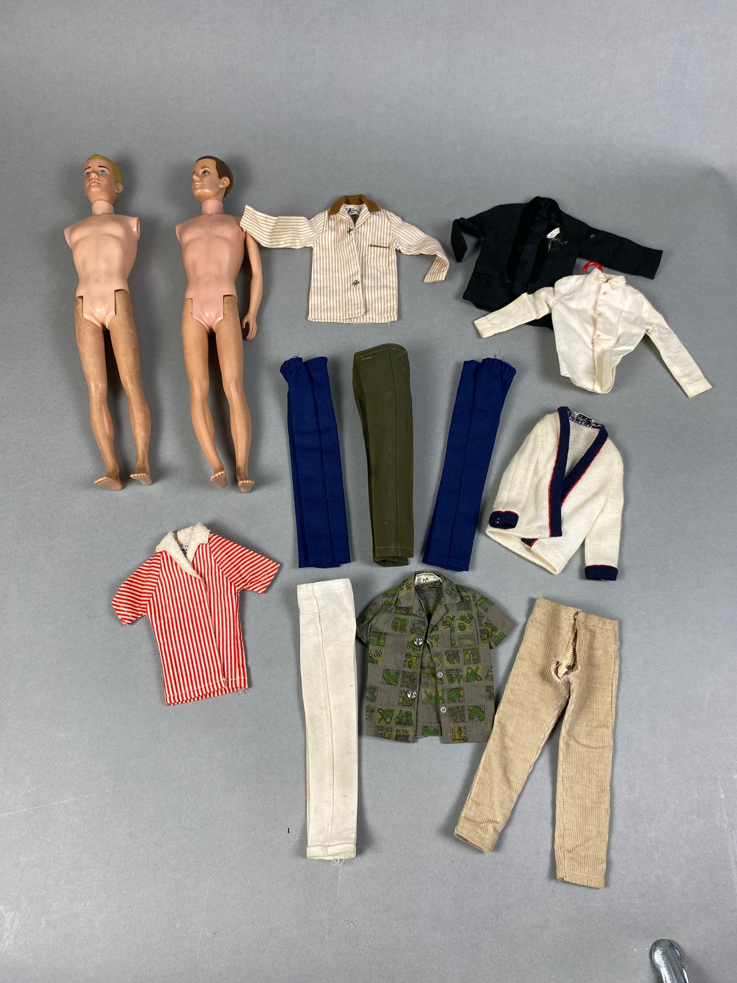 Pair Of Vintage Mattel Ken Dolls And Several Pieces Of Clothing #7655 ...