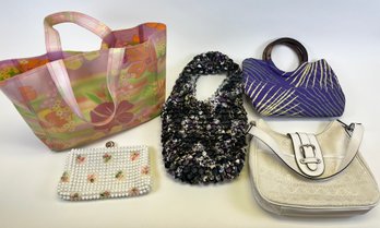 Fun Lot Of Vintage Purses & Bags Including A Grandee Beaded Bag, A Popcorn Bag, & A Beach Bag