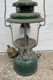 Vintage Coleman Dual Mantel Gasoline Pressure Lantern Model 220E With Pyrex Glass