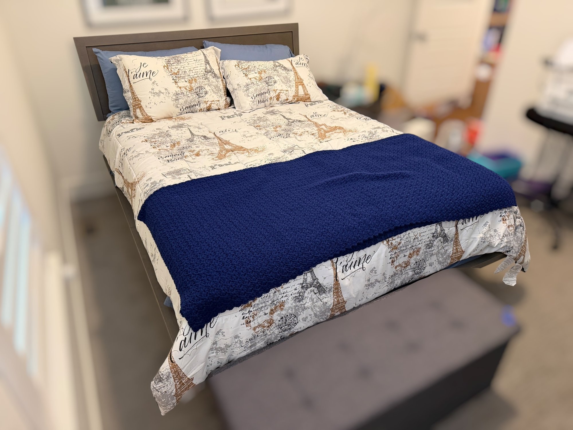 Whittier Wood Furniture Ellison Queen Astoria Sky Finish Panel Bed With ...