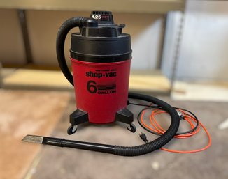 Red Shop-Vac 6-gallon Wet/dry Vacuum Cleaner