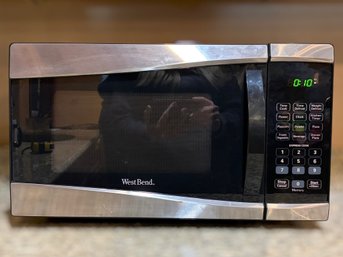 West Bend Stainless Steel Counter Top Microwave Oven Model # EM925AJW-P1