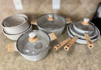 Country Kitchen Carote Non-Stick Cast Aluminum Cookware Set In Speckled Cream With Wood-accented Handles