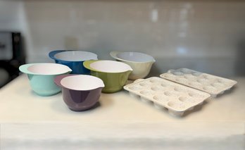 BoxedHome Nesting Plastic Mixing Bowl Set And Cupcake Pans