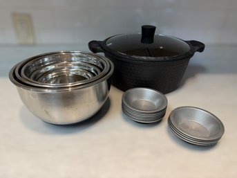 D&W 10-quart Aluminum Casserole Stock Pot With A Tempered Glass Lid, Stainless Steel Mixing Bowls And Sauces