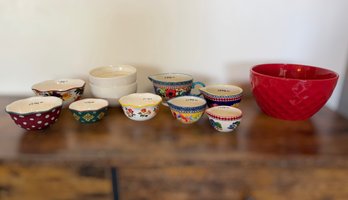 Pioneer Woman Dazzling Dahlias 9-Piece Stoneware Measuring Set With Red Mixing Bowl
