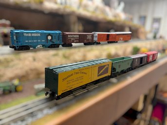 Mixed O Gauge Freight Car Collection  K-Line, Williams & Lionel Boxcars, Reefer, Hopper & Covered Hopper