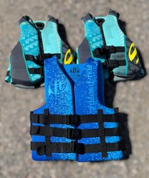 Full Throttle And Stearns Life Jackets Size Youth L - Adult Medium