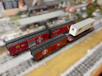 N Scale Santa Fe (ATSF) 4-Car Freight Lot - Micro-Trains