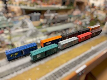 Lot Of 9 Vintage O Gauge Model Train Boxcars - L&N, NH, Milwaukee Road & More