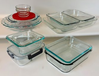 Great Collection Of Assorted Size Pyrex Baking Dishes & Storage Containers