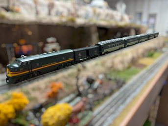 Lionel Northern Pacific F3 Diesel Passenger Train Set