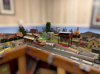 O Gauge Model Railroad Accessory & Freight Car Lot Featuring Lionel, Texas & Pacific, And More! - Lot 3