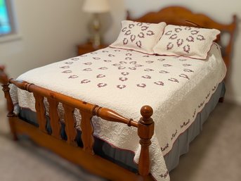 White Farmhouse Style Cotton Quilt & Pillow Sham Set Featuring Delicate Floral Wreath Designs