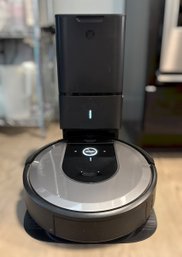 Roomba IRobot Vacuum Model I8 W/ Clean Base Automatic Dirt Disposal Station
