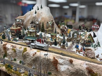 Department 56 Dickens Village, Scrooge & Marley, Lemax & Christmas Village Buildings, Figures & Accessories