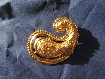 Vintage Monet Gold-tone Textured Paisley Swirl Brooch