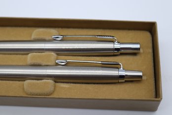 Elegant Parker Pen Set - Vintage Writing Instruments In Original Case