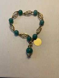 (H011) 14 Kt Gold & Jade Bracelet - 6.2 Dwt