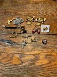 (H079) Lot Of Fourteen (14) Brooches/Pins