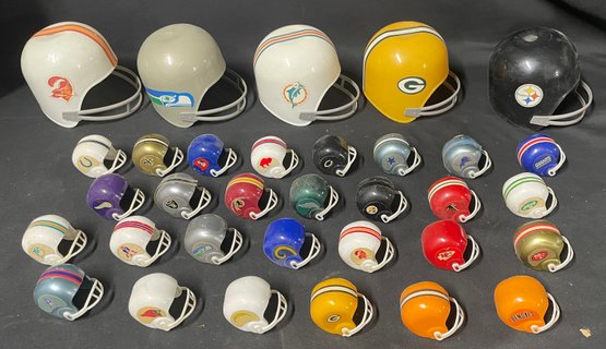 Vintage Plastic NFL Mini Football Helmets #6654