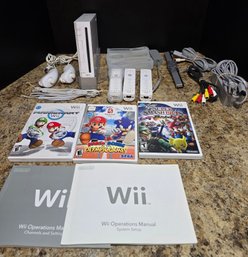 Nintendo Wii Console Bundle.  Untested