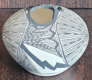 Acoma Native American Indian Art Pottery Seed Pot