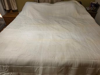 Appears To Be A Serta Cooling Mattress Pad Or Topper