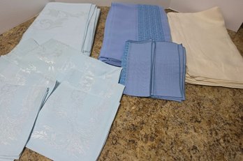 Large Cloth Table Clothes & Napkins (staining)