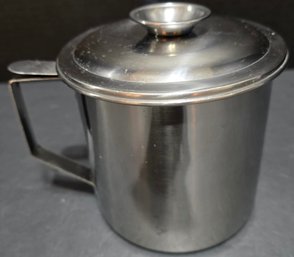 Stainless Steel Oil Strainer Pot Or Grease Container Used For Storing And Reusing Cooking Oil