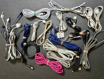 Group Of Iphone/ipad Chargers (older Version)