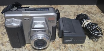 Vintage Panasonic PalmCam PV-SD4090 Digital Camera