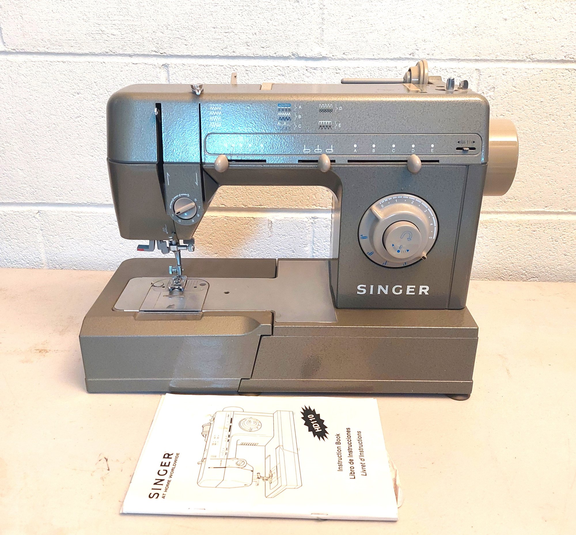 Singer HD110 Heavy Duty Electric Sewing Machine #6742 | Auctionninja.com