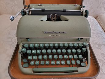 Remmington Miracle Tab Vintage Type Writer