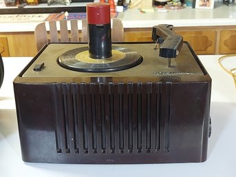 RCA Victor Model 45-EY-2,  Maroon Mottled Bakelite Cabinet, 1950 RCA