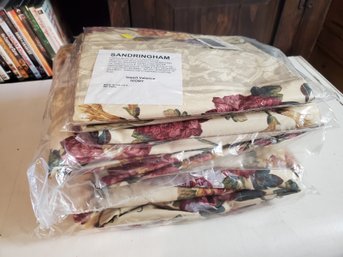 4 Piece Set Of Sandringham Ivory Pattern Drapes