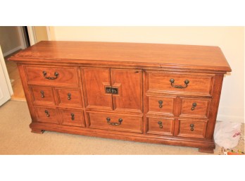 Vintage Dresser W/ 8 Drawers!! BSMT Item #213