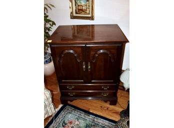 TV Stand W/ Two Doors - GOOD CONDITION!! Item #210 LR