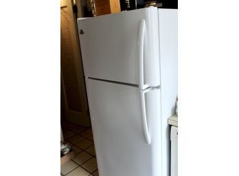 WHITE WESTINGHOUSE Fridge Model WWTR821TTW0- WORKS - GOOD CONDITION!! Item#136 KIT