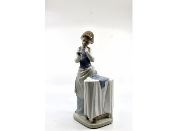 LLADRO No. 4981 'Girl Ironing' - NO CRACKS - RETIRED!! Item #303 LR