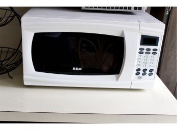 RCA Microwave - WORKS - GOOD CONDITION!! Item#135 KIT